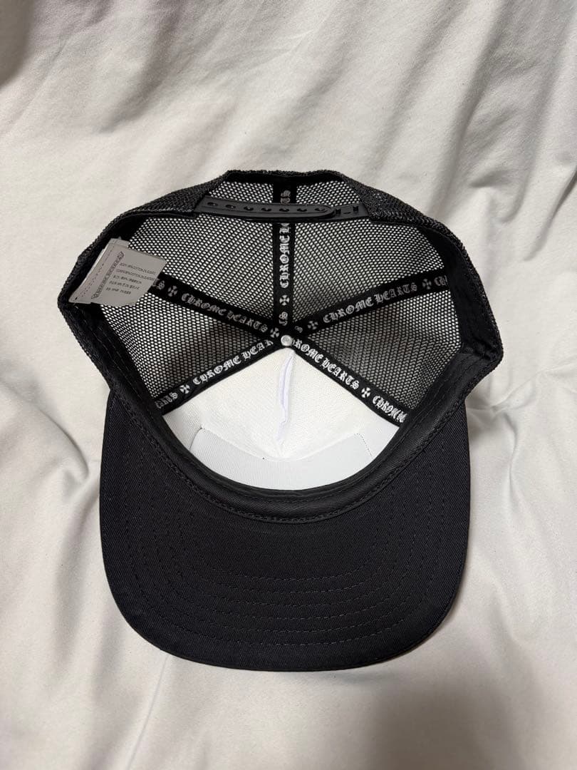 CHRONIC HEARTS トラッカーキャップ ホワイト/ブラック