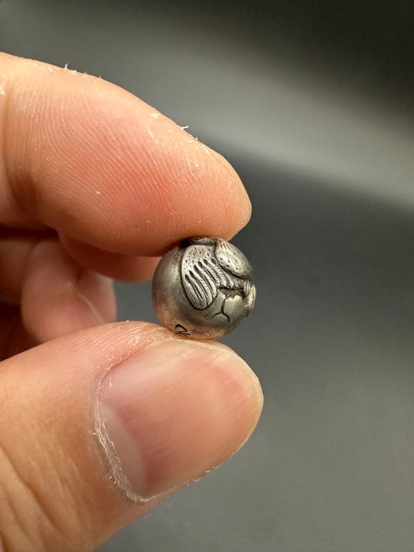 純銀製　緒締　鶴　金象嵌　骨董古美術　在銘