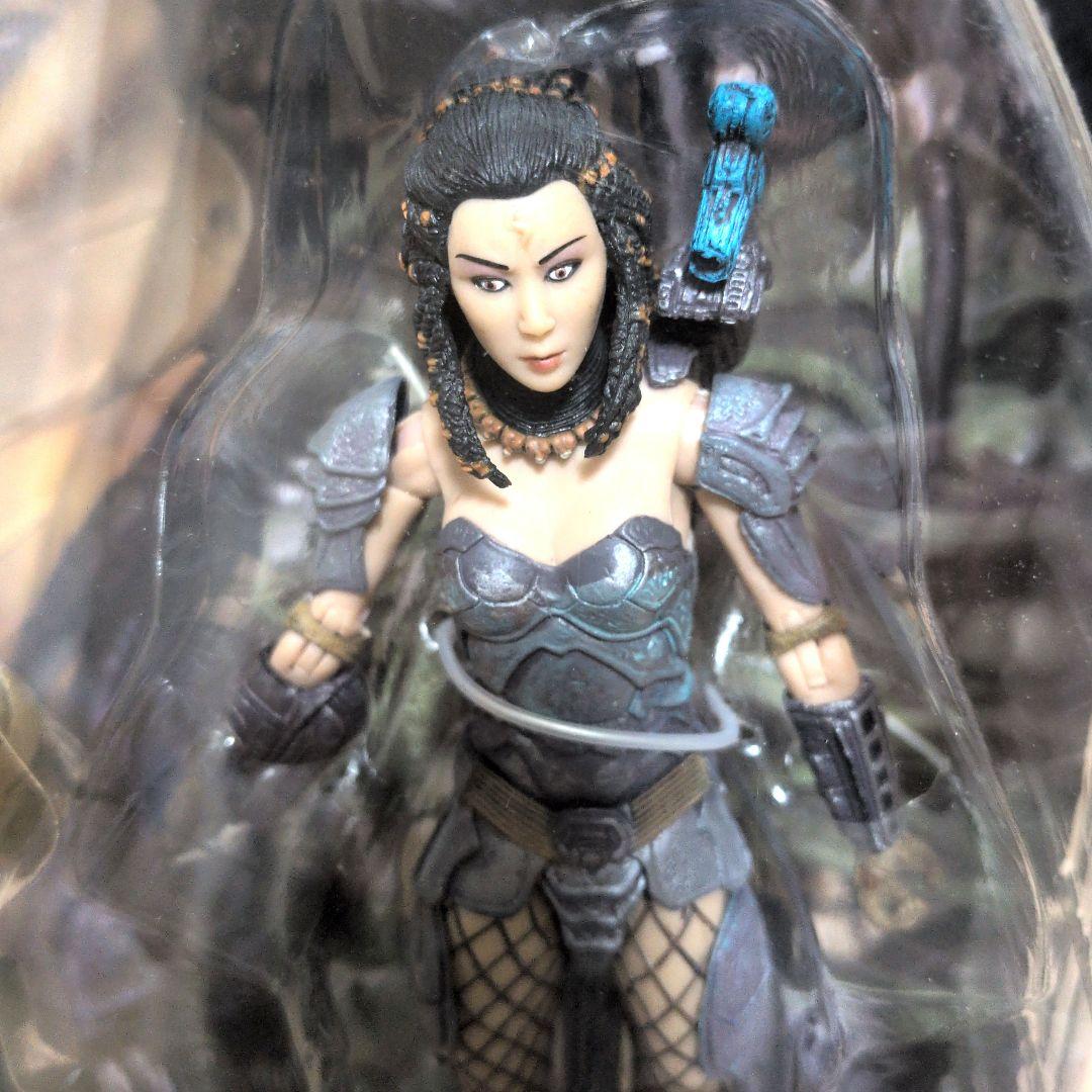 NECA Machiko Predator フィギュア