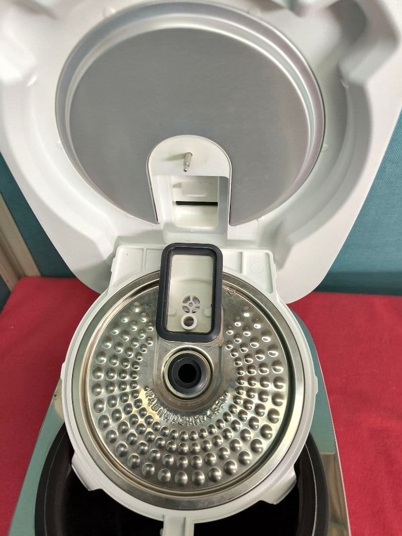 2023年製美品　シャープ IH炊飯器 3合 一人暮らし　KS-HF05B-W