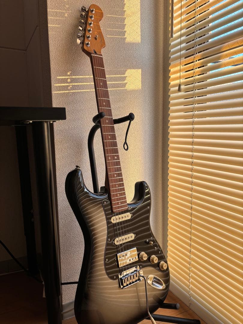 【最終値下げ】Fender ストラトキャスター silver burst 美品