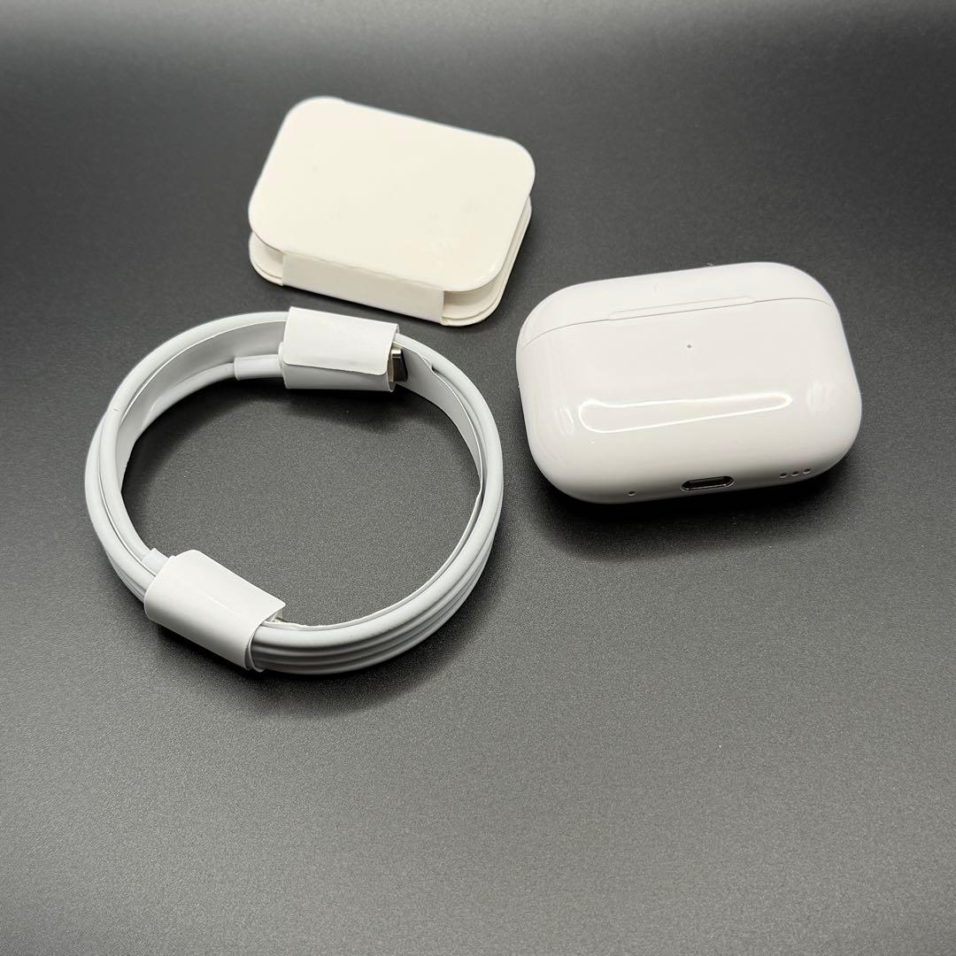 AirPods Pro 2世代　本体と充電ケーブル