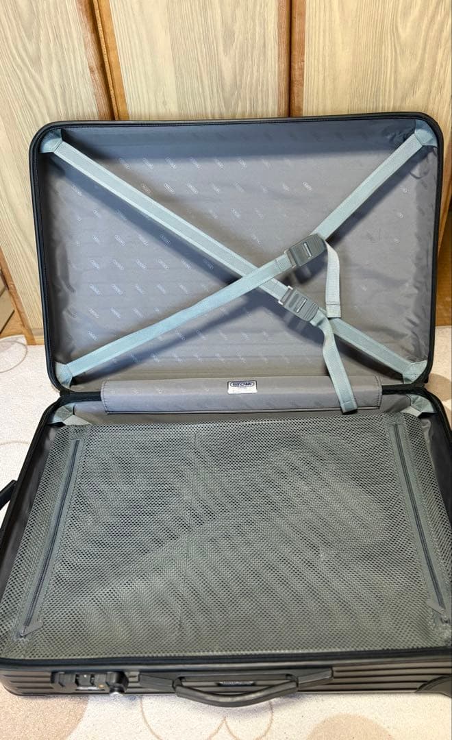 りょうページ　RIMOWA 大型ブラックキャリーケース TSAロック付き