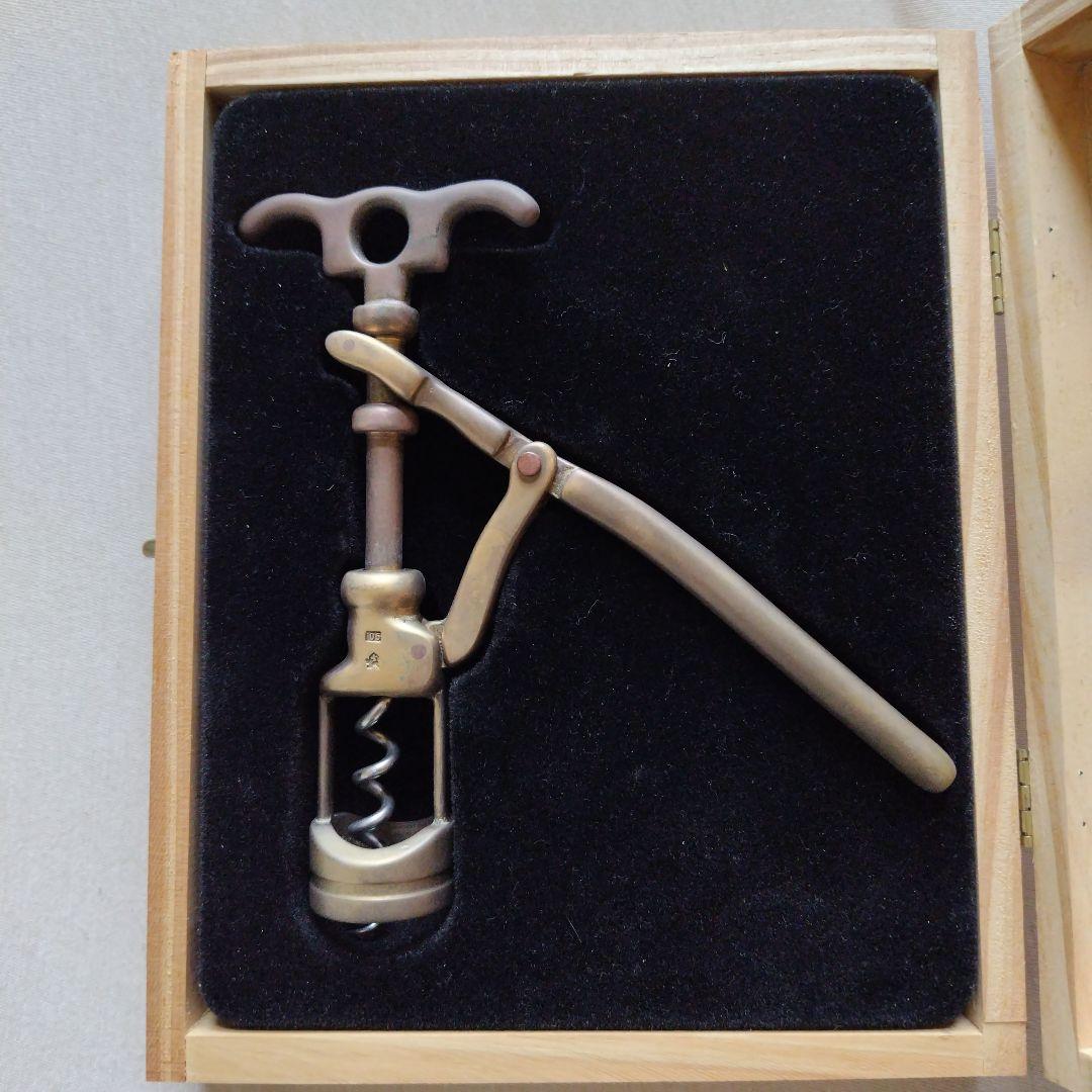 世界最古のワインオープナーの数量限定の複製品