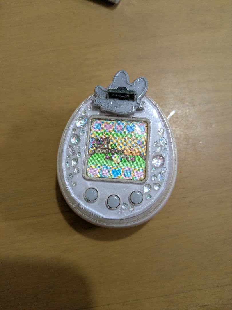 たまごっちピース　ピンク　（電源つかないことあり）