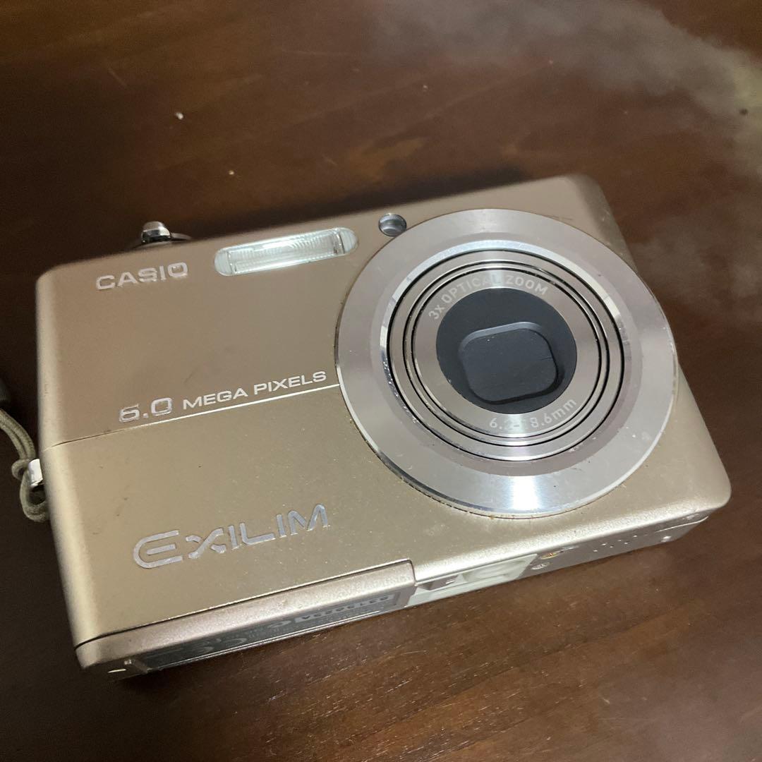 デジタルカメラ Casio EXILIM EX-Z600