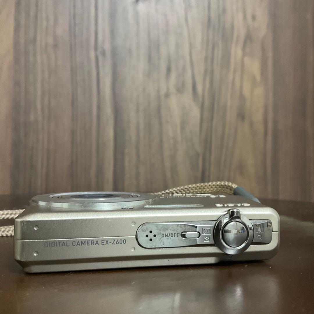デジタルカメラ Casio EXILIM EX-Z600