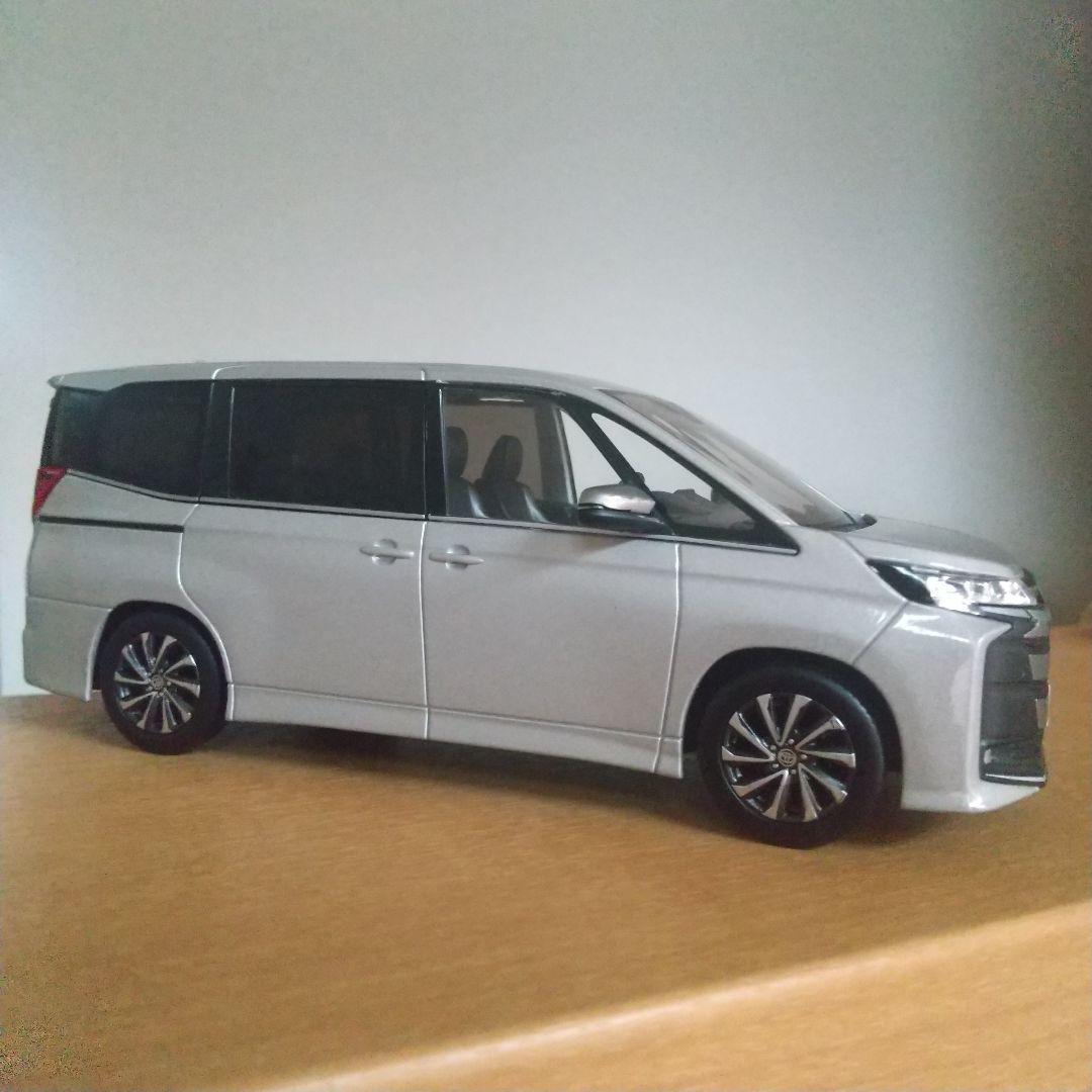 【ディーラー非売品】トヨタ ノア カラーサンプル スティールブロンドメタリック