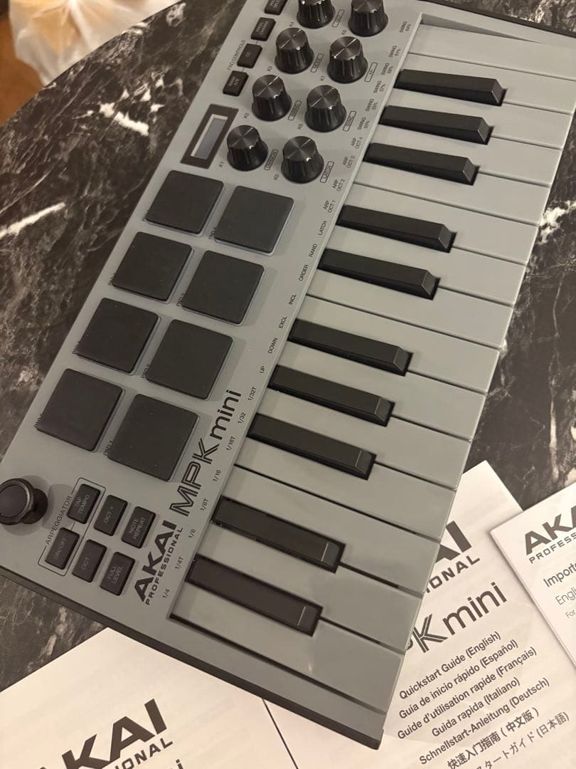 AKAI MPK mini 特別版グレー