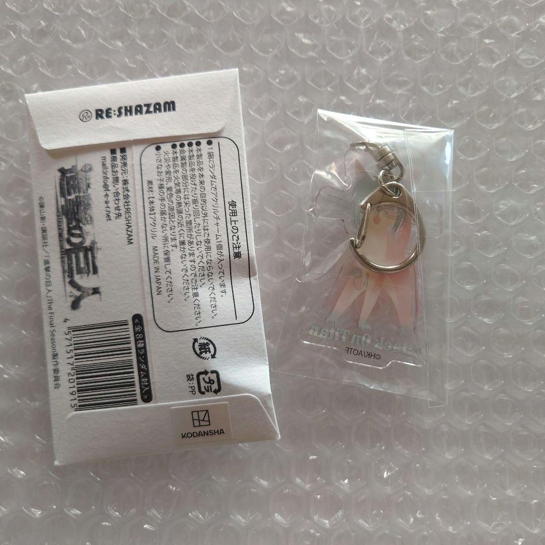 進撃の巨人　黒ねこ意匠　アクリルキーホルダー　ハンジ猫