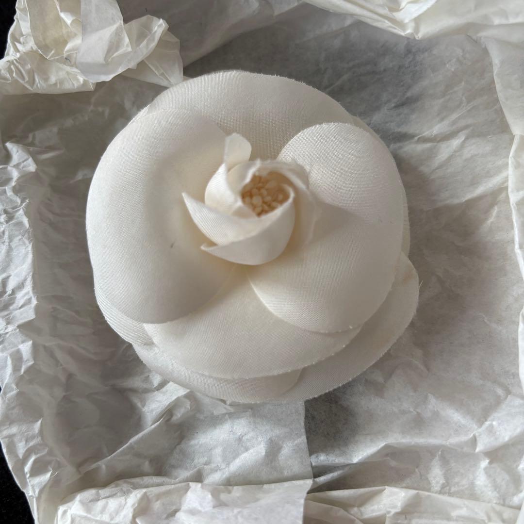 CHANEL コサージュ 白