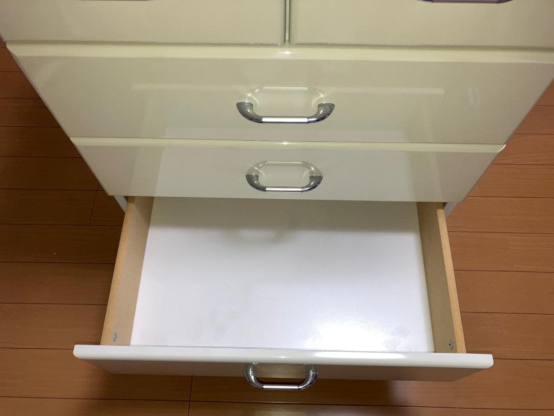 ホワイト鏡面チェスト取手付き 5段 幅60cm高さ90㎝/タンス