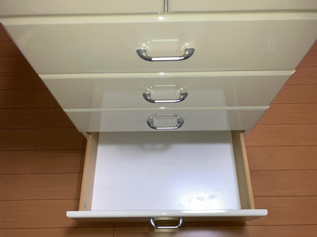 ホワイト鏡面チェスト取手付き 5段 幅60cm高さ90㎝/タンス