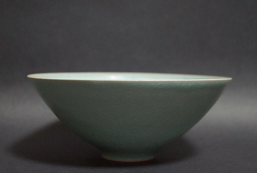 湖巌 松月窯 青磁象嵌『牡丹唐草文』辰砂 茶碗 抹茶碗 箱付 / 茶道具