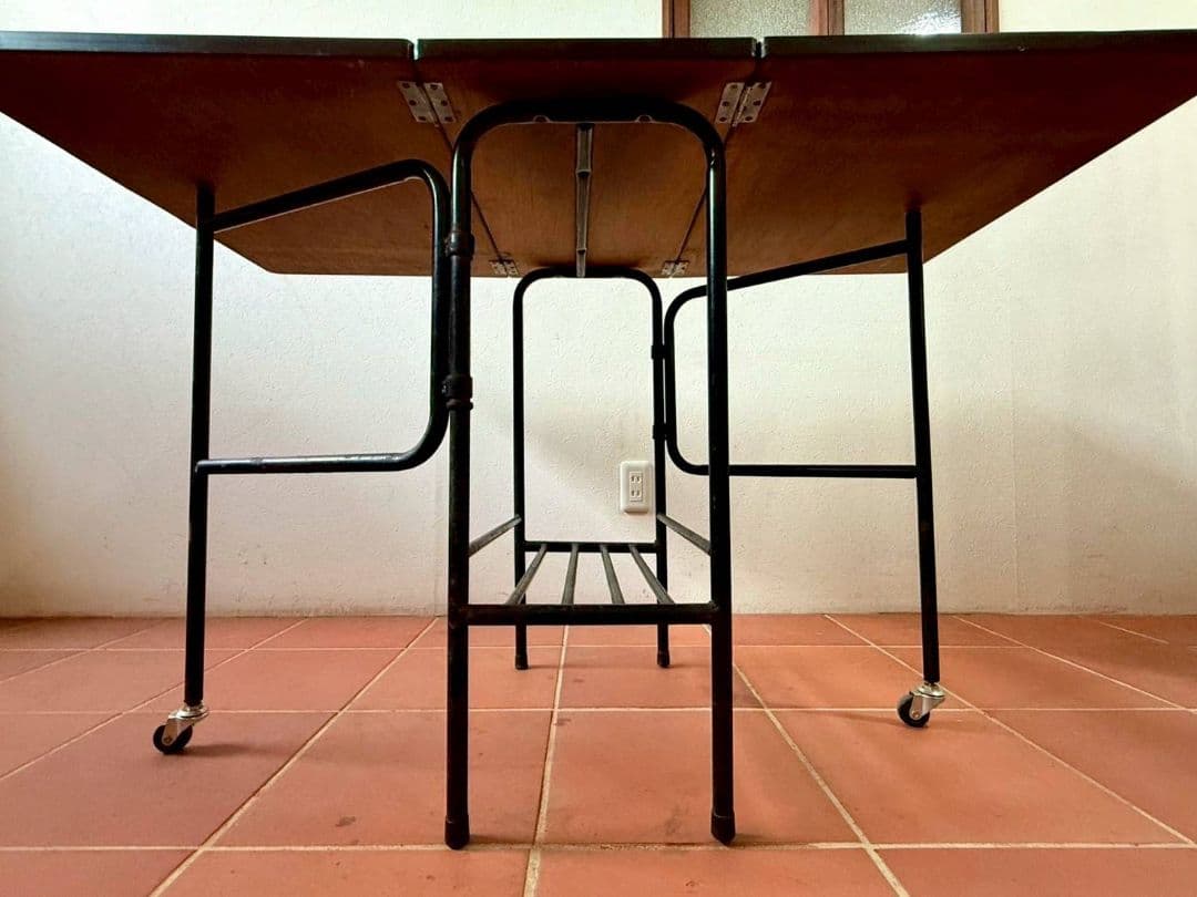 1091 ビンテージ　古い鉄脚のバタフライテーブル　当時物　レトロポップ　デスク