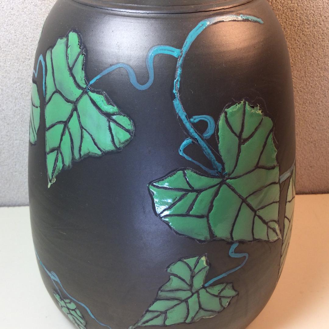 陶芸　手作り陶器　ツル文花入れ