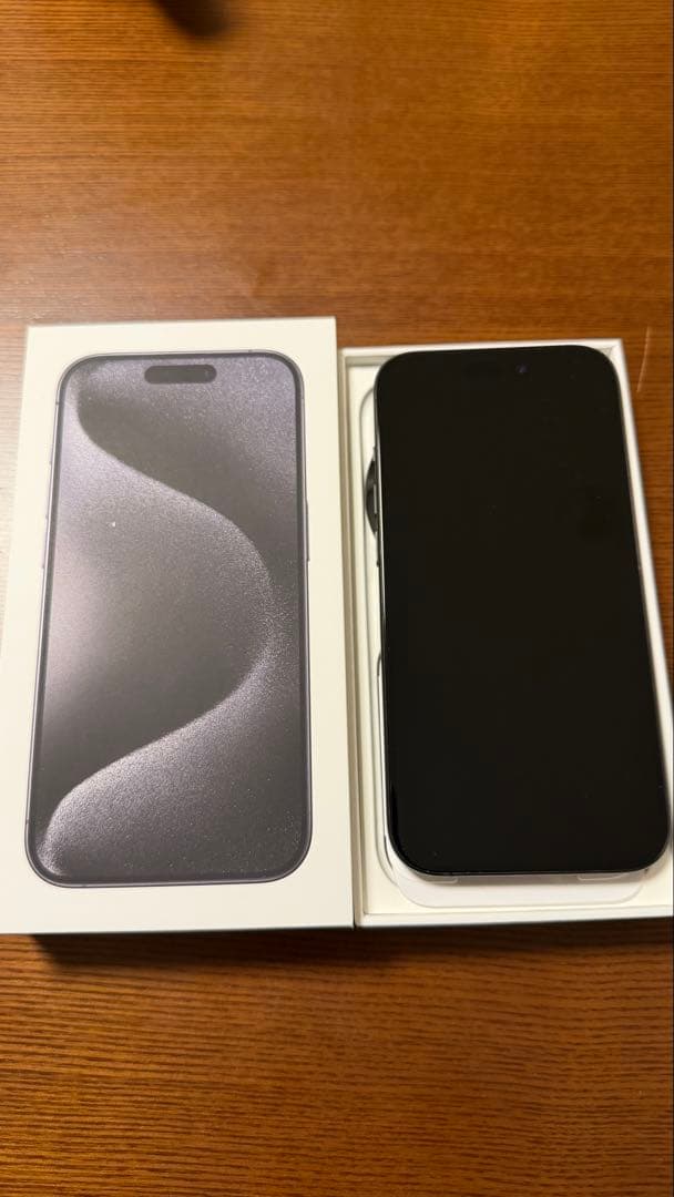 iPhone 15 Pro 256GB ブラックチタニウム　Simフリー
