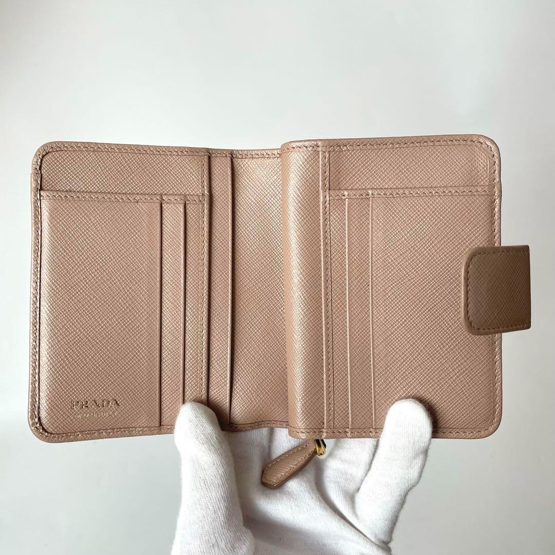【美品】プラダ 二つ折り財布 サフィアーノレザー ベージュ 1ML018
