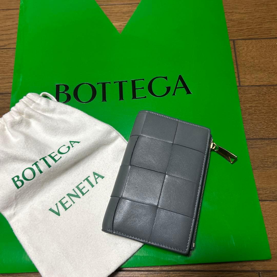 BOTTEGA VENETA カセット　ミディアム　二つ折りウォレット　サンダー