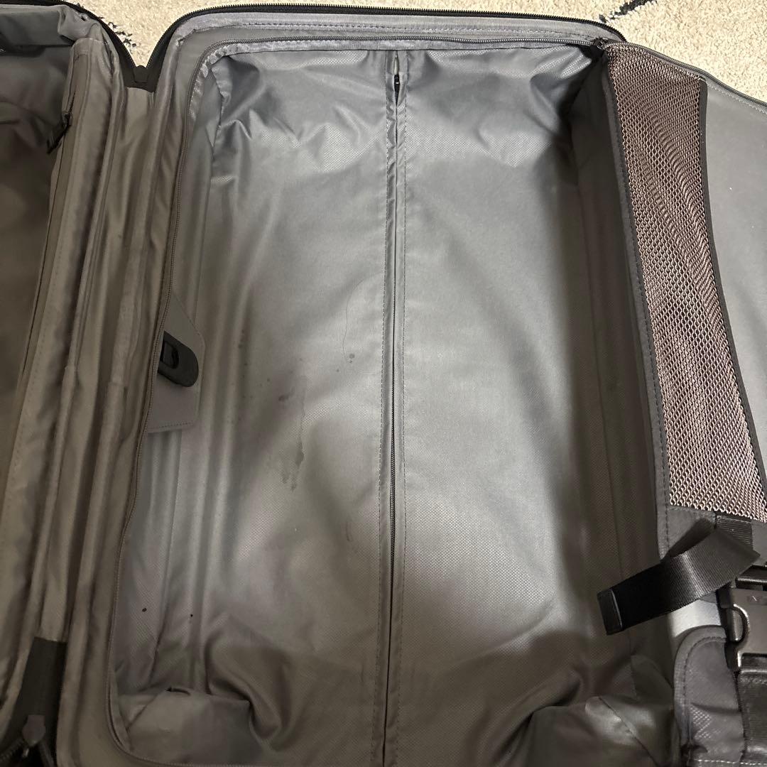 TUMI 22060 ALPHA2・4ウィール・キャリースーツケース ブラック