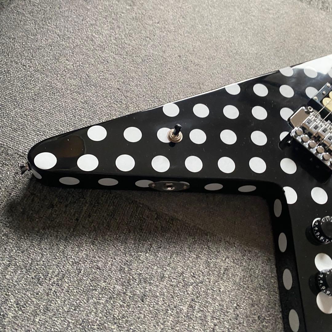 しんノーブランド ランディーローズ フライングV 黒/白 ポルカドット