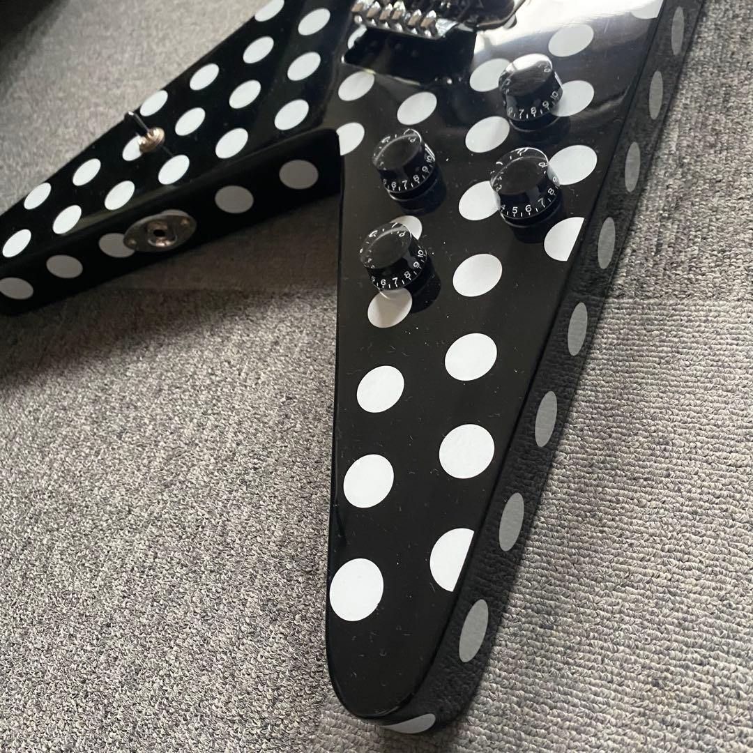 しんノーブランド ランディーローズ フライングV 黒/白 ポルカドット