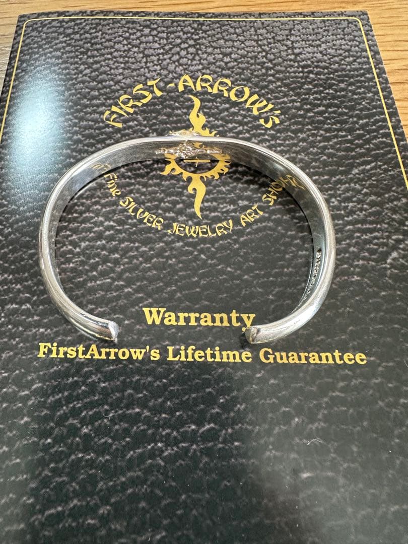 ファーストアローズ　K18付 丸甲プレーンバングル　　【保証書付き】試着のみ