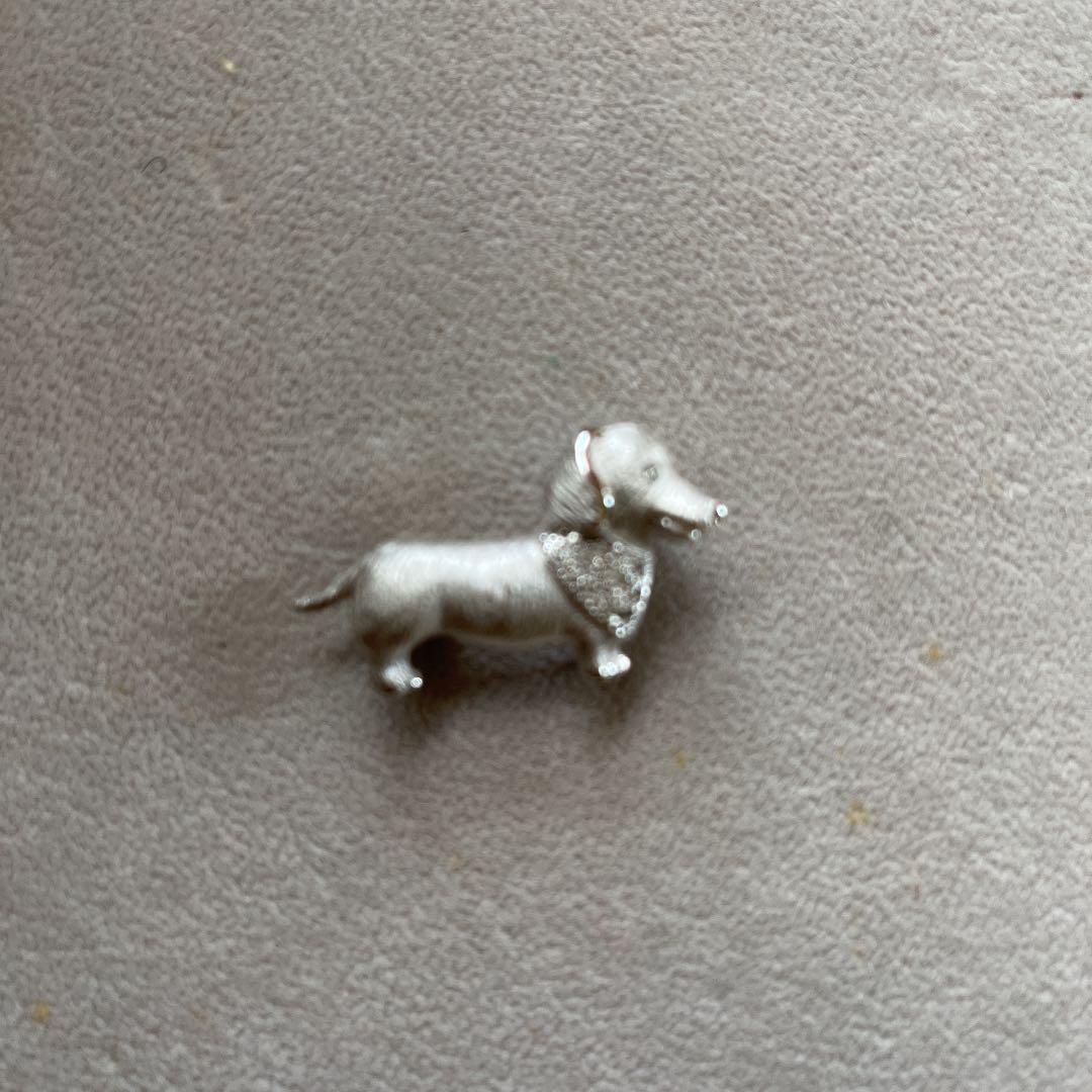 ミニチュアダックスのダイヤ付きブローチ