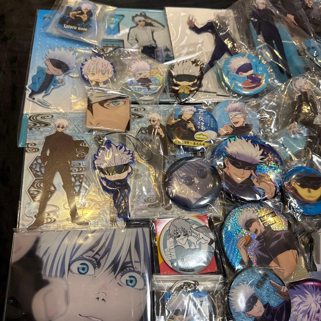 呪術廻戦　五条悟　缶バッジ　ラバスト　アクスタ等　約140点大量まとめ売り