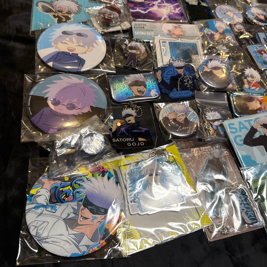 呪術廻戦　五条悟　缶バッジ　ラバスト　アクスタ等　約140点大量まとめ売り