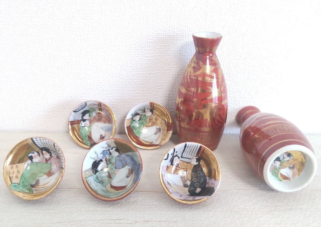 お値下げしました、九谷　春画　赤絵金彩　盃　徳利セット