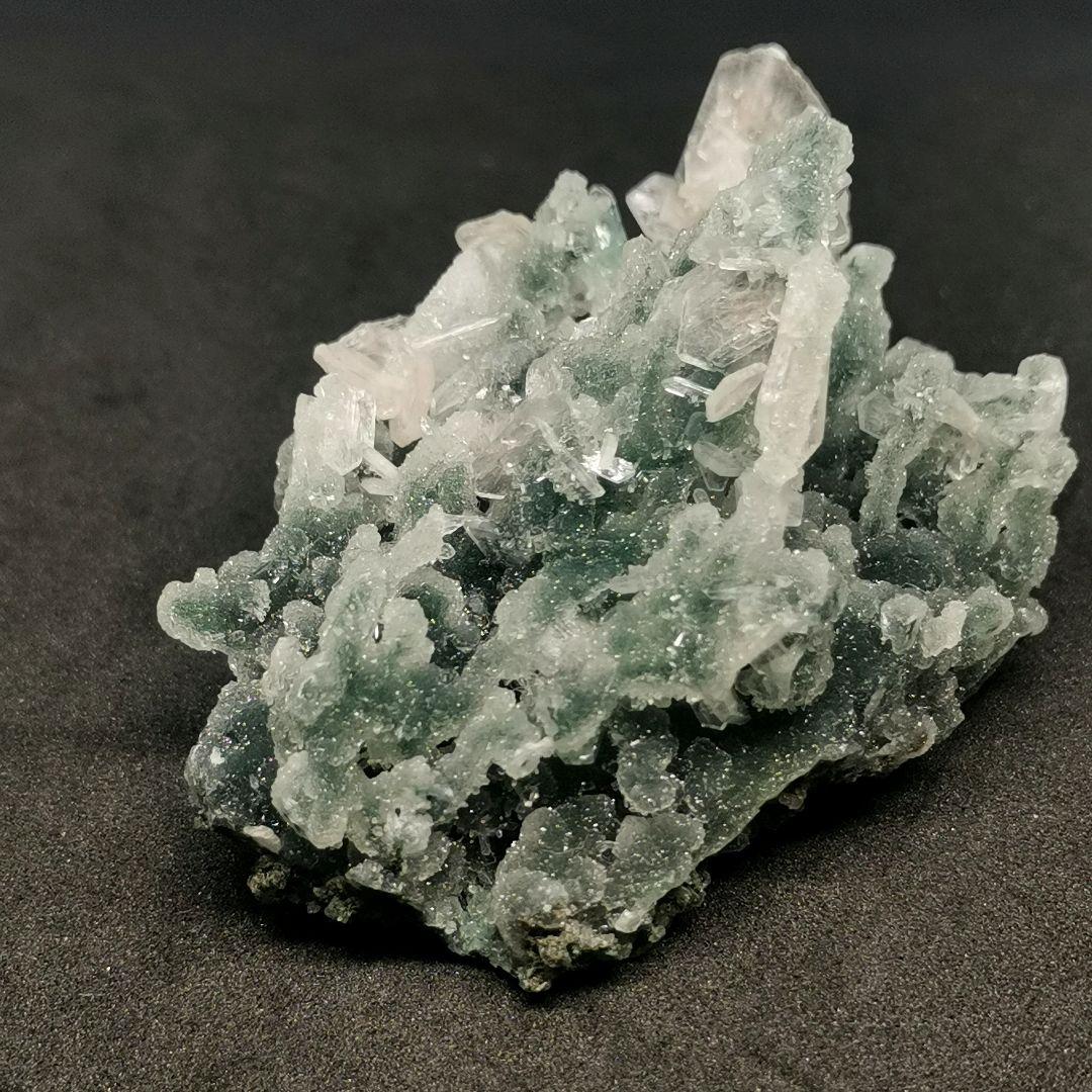 ブラックカルセドニー　ピンクスティルバイト