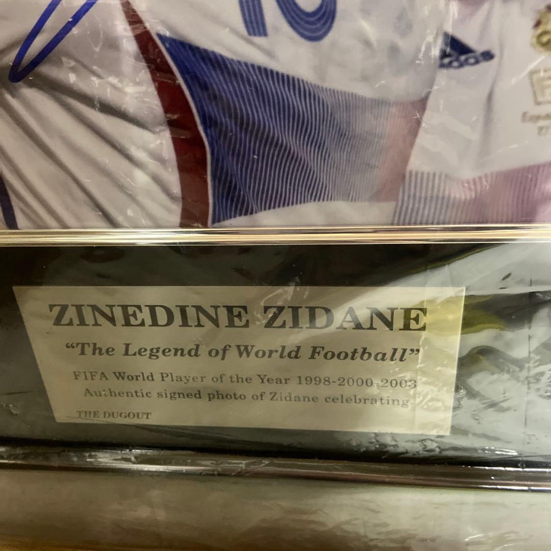ジネディーヌ・ジダン直筆サインフォト　額入り