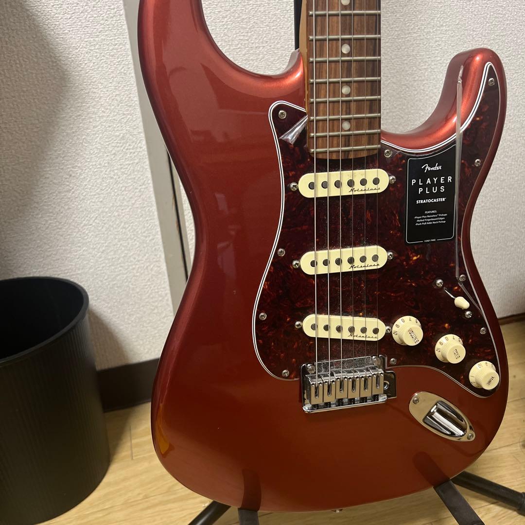 Fender Player Plus Stratocaster メタリックレッド