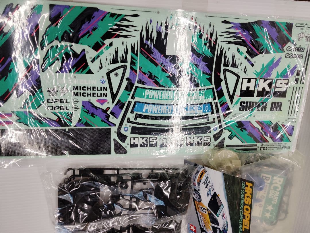 TAMIYA　ラジコンカー1/10HKSオペルベクトラ