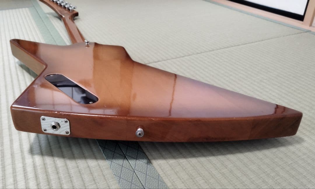 ギブソンエクスプローラー96製Limitid中古です。取りに来れる方のみ。