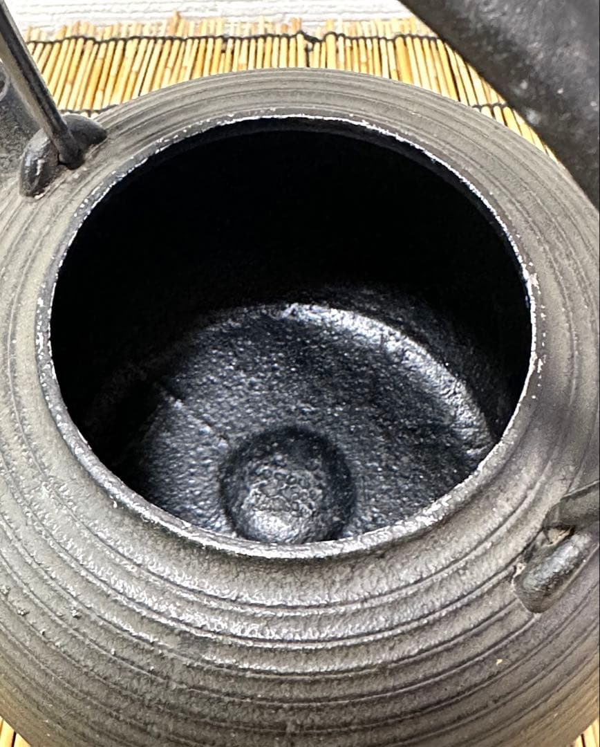 未使用品　南部正晴堂　伊藤 宝斎作 糸目南部形１２型唐金蓋 飾摘　南部鉄瓶