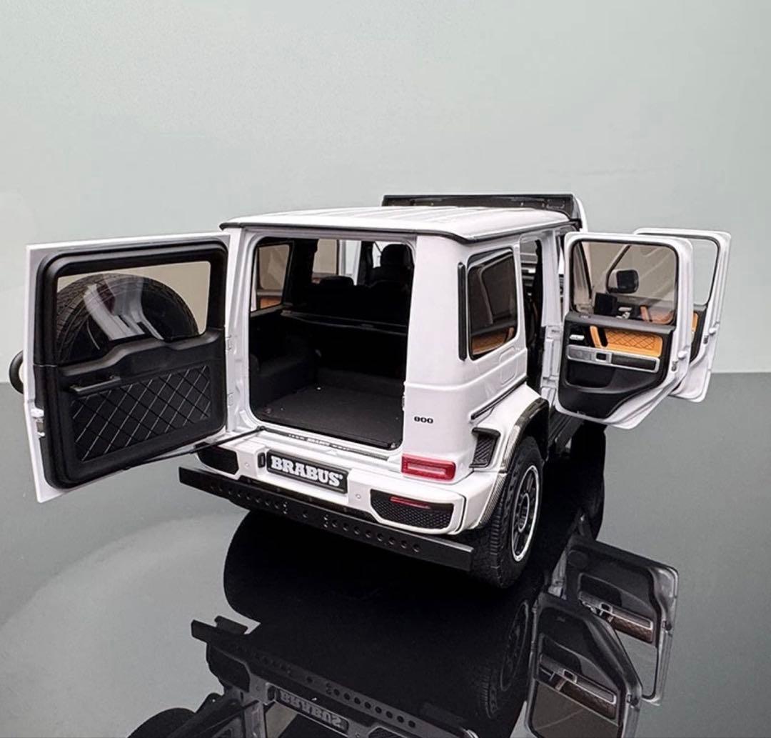 Brabus G-Class ホワイト 1\18スケールモデルミニカー