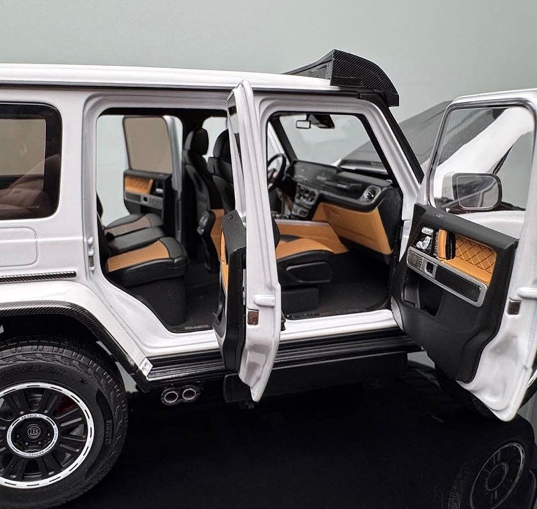 Brabus G-Class ホワイト 1\18スケールモデルミニカー