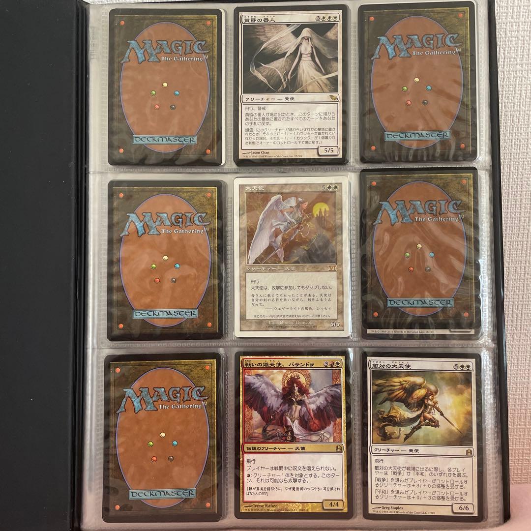 Magic: The Gathering カードスリーブバインダーとカード