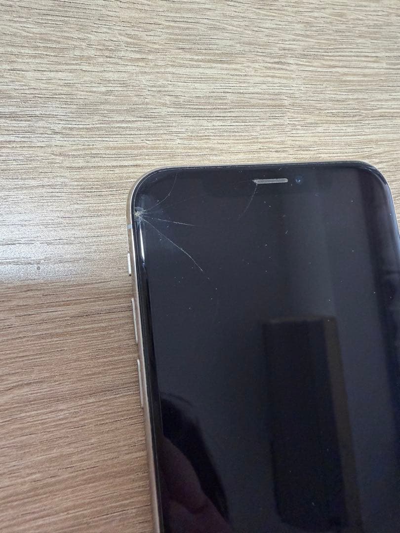 【24時間以内に発送】iPhone X 64GB シルバー 画面ひび割れ有り