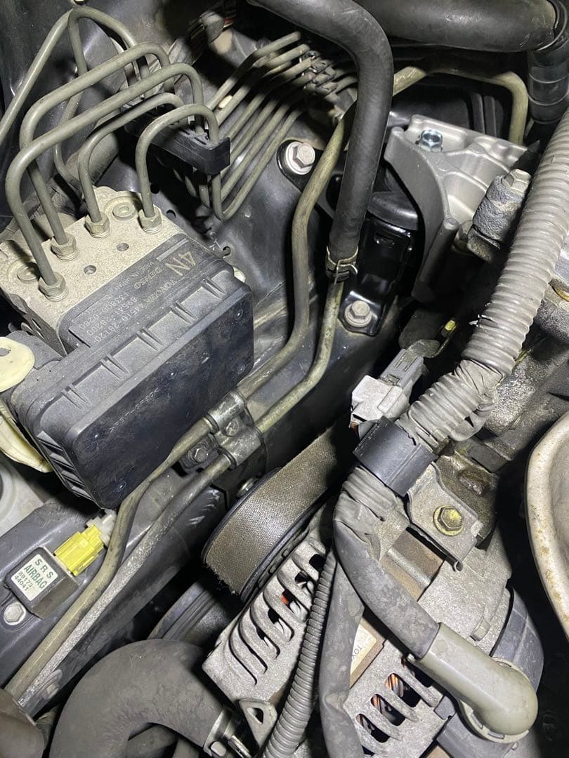 AZR60G エンジンマウント 右 12305-28080 ノア ヴォクシー