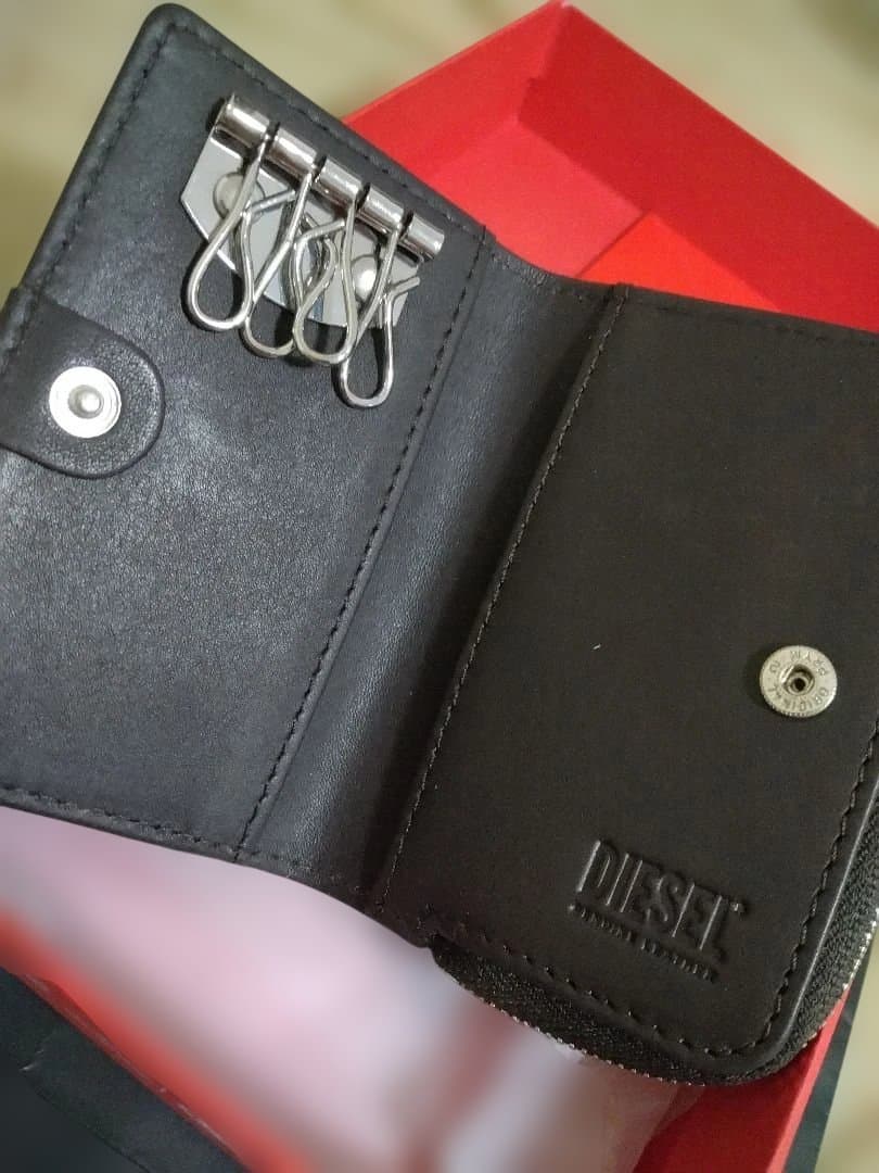新品未使用DIESELダークブラウン キーケース P0685 X09016