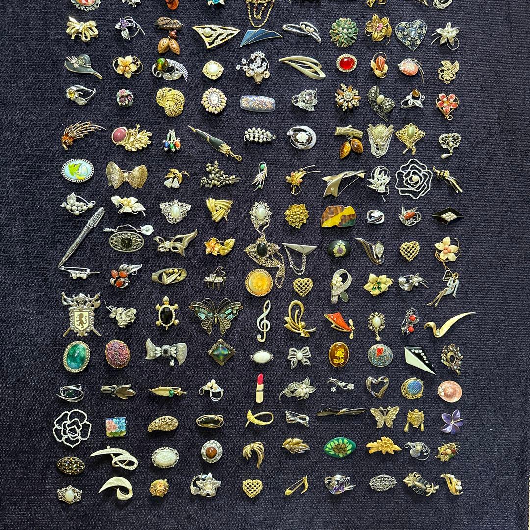 【vintage】ブローチ　200点　大量　まとめ売り