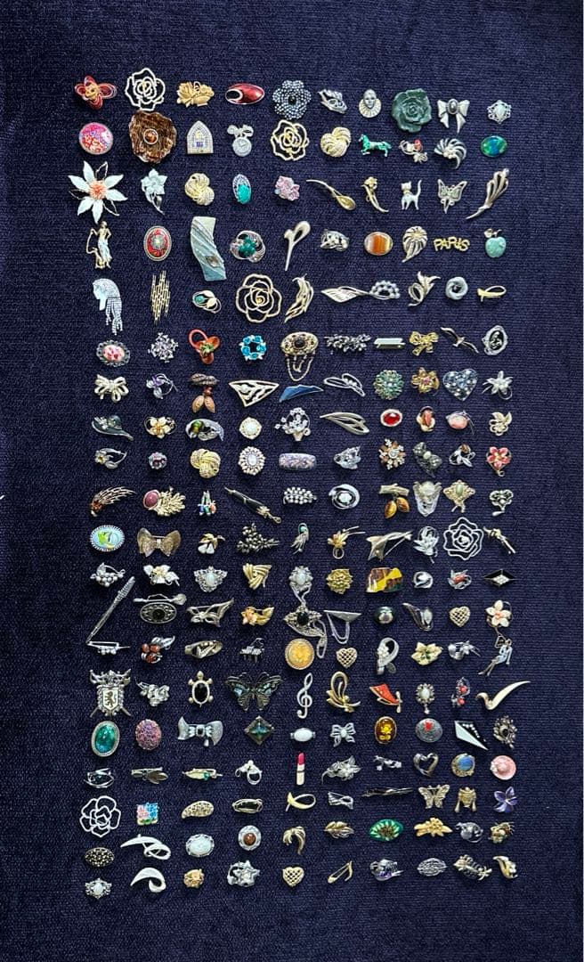 【vintage】ブローチ　200点　大量　まとめ売り