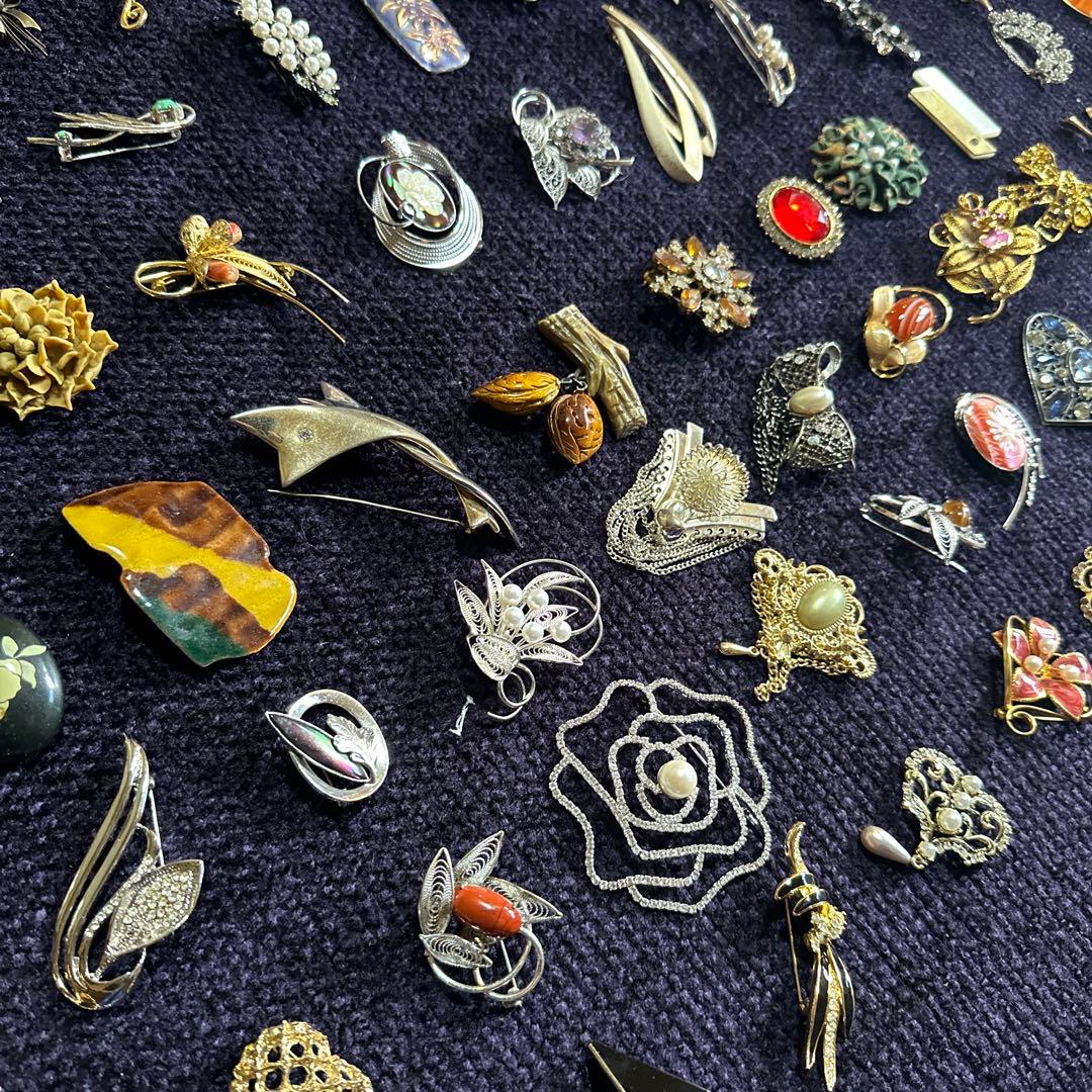 【vintage】ブローチ　200点　大量　まとめ売り