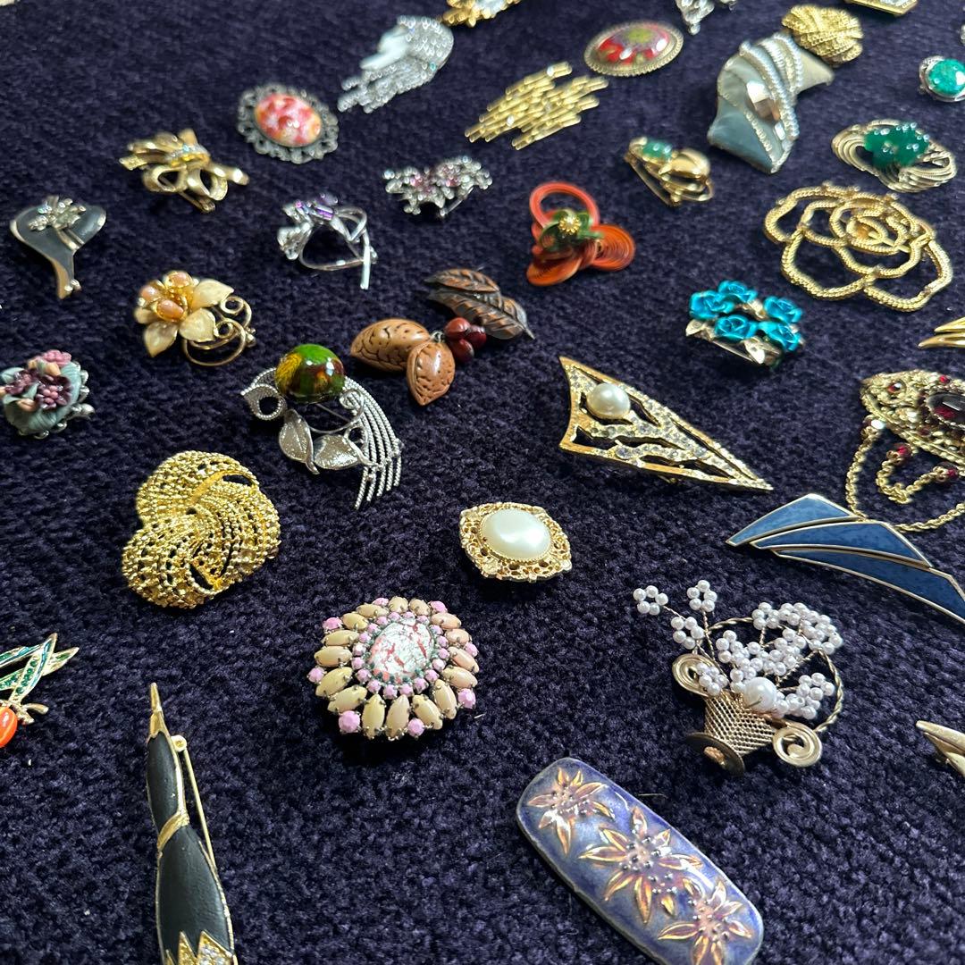 【vintage】ブローチ　200点　大量　まとめ売り