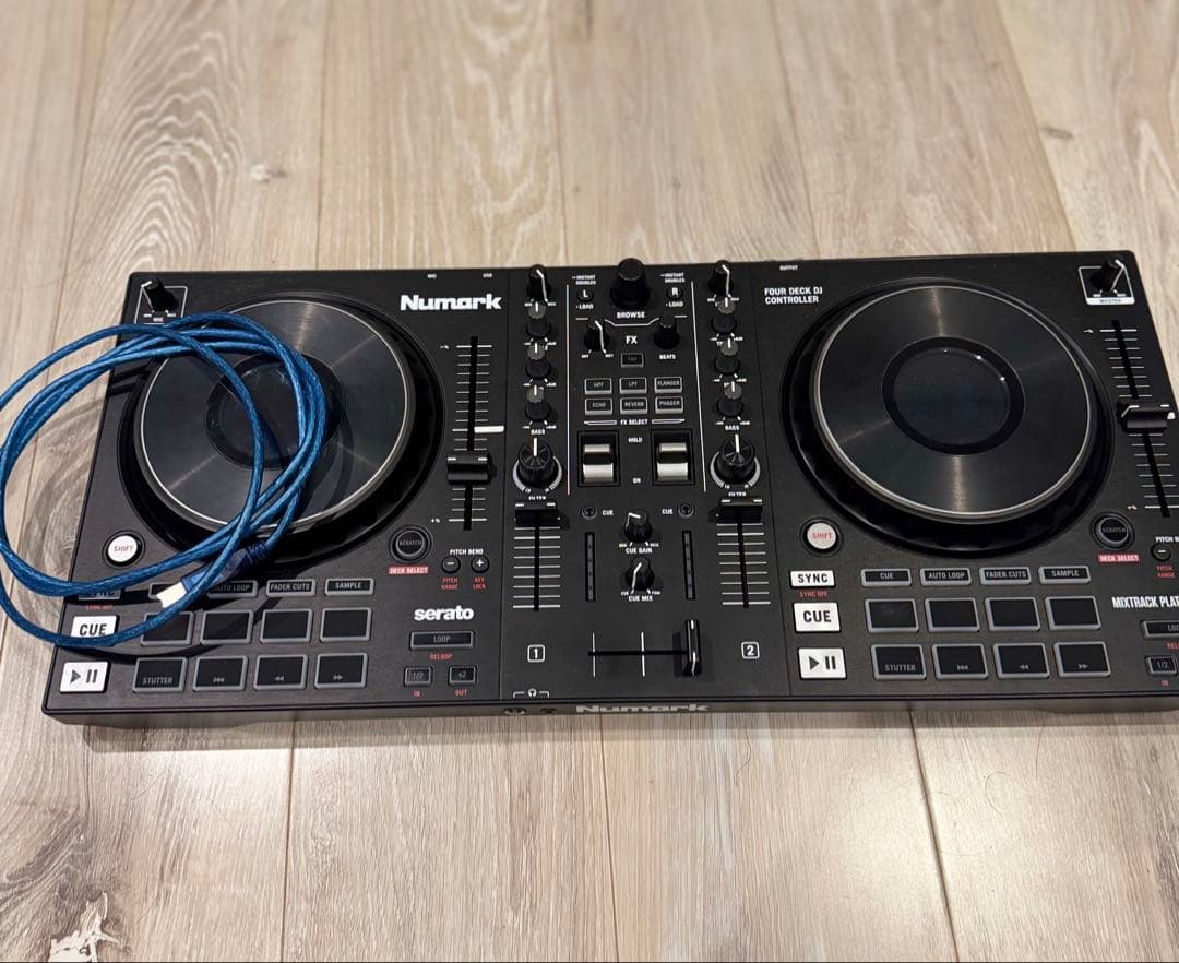 Numark Mixtrack Platinum FX DJコントローラー
