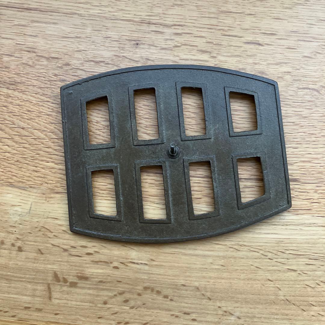 大野芳光　釣船　花入　唐銅（唐金）　唐草彫　釣鎖付