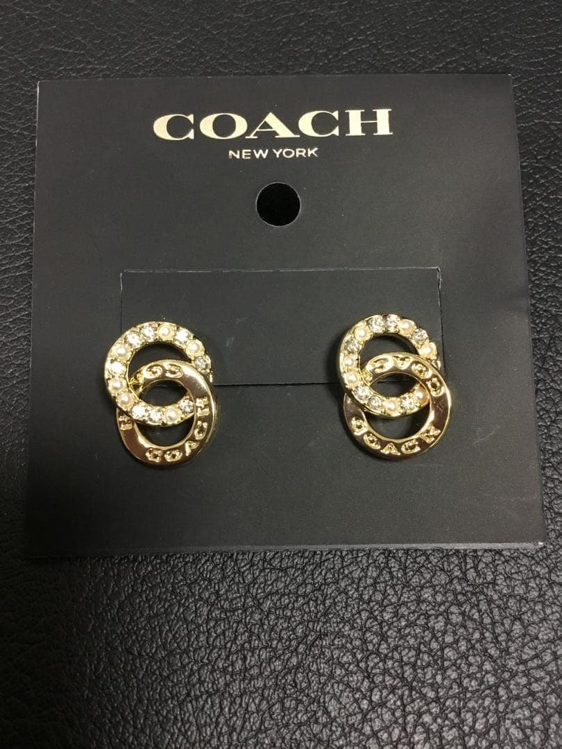 新品　ショッパー付　COACH インターロッキング パール ハギー ピアス
